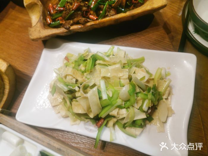 老滇山寨•云南特色菜•地方菜•民族风情歌舞表演(金碧店)图片