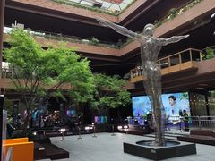 -瑞虹新天地月亮湾