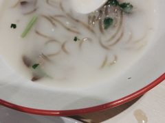 -小杨生煎(金山百联购物中心3楼店)