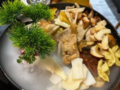 -一朵菌·野生菌探索家火锅(南亚店)