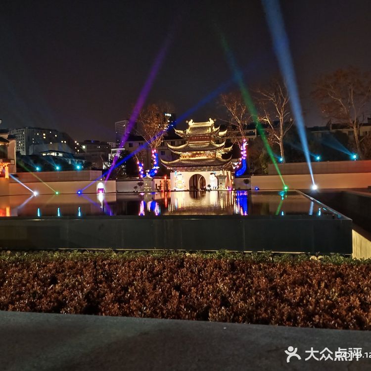 来南京游玩的人大部分都会选择去夫子庙