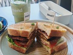蜂蜜酱香鸡肉三明治-blend咖啡部落(卓悦中心店)
