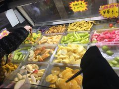 自助取餐区-老炳·七丛松甘草水果