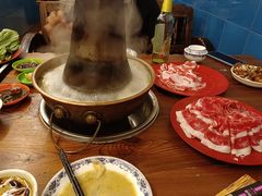 -洞庭洲·防空洞火锅·铜锅涮肉·烧烤(新百广场店)