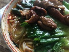 麻辣肥肠面-天府面庄(天平路店)