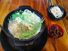 -丽虹云南过桥米线(兴工街店)