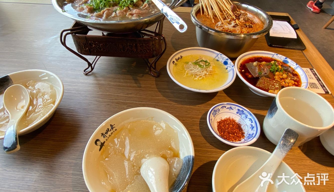 【这家店到底怎么样】肖四女跷脚牛肉