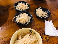 -丽虹云南过桥米线(兴工街店)