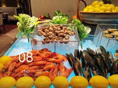 -广州万富希尔顿酒店·感趣自助餐厅·金秋蟹宴生蚝海鲜刺身