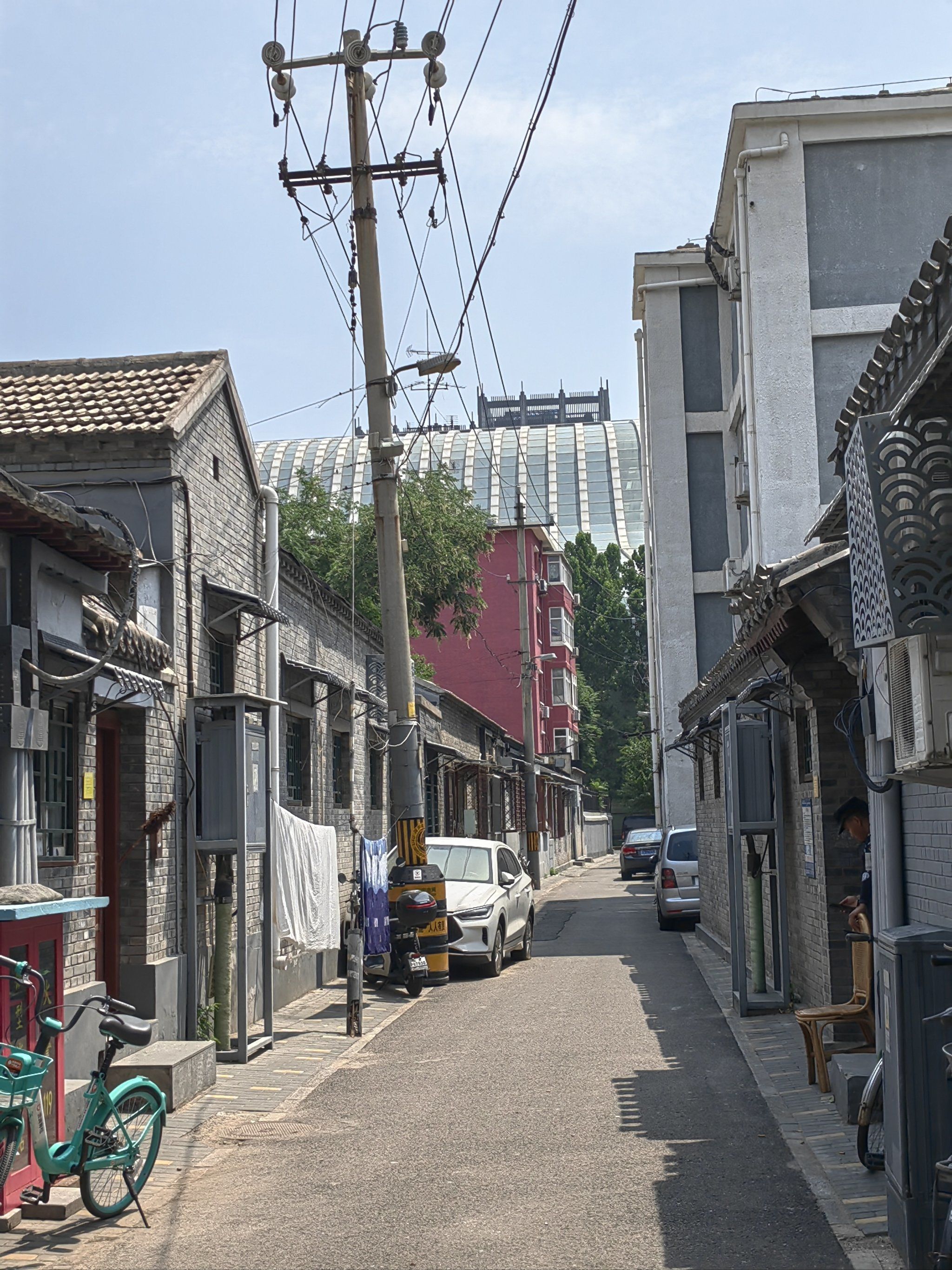 北起新开路胡同,南止栖凤楼胡同,东与北极阁头条,二条,三条,四条相通.