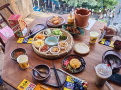 -包整·丝娃娃(一览甲秀楼风景店)