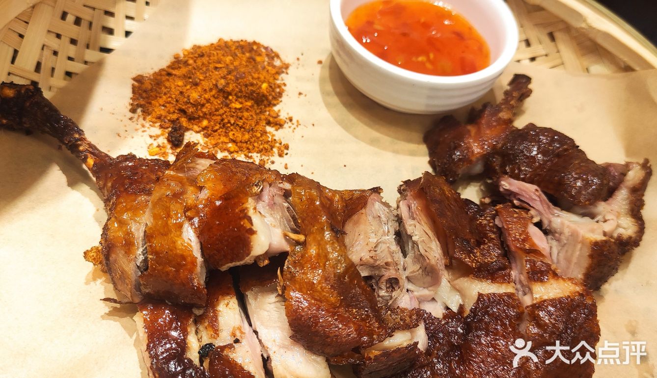 不输牛蛙。烤鸭也很让人惊艳，没想到不输烤鸭店