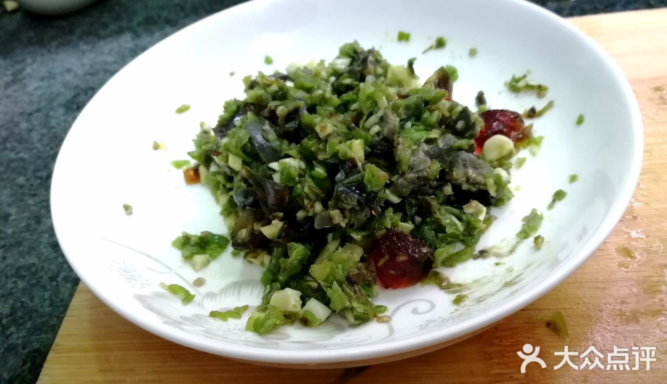 炎炎夏日，来一份超下饭的凉拌皮蛋呀！