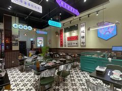 大堂-何妹湿辣牛肉·粤式烧烤砂煲(桂雅路店)