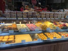面包甜点陈列柜-赞记龙凤礼饼(广州市二宫向群宾馆店)