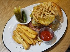 嫩煎澳洲牛肉汉堡-HELLO 27 意面·沙拉·帕尼尼