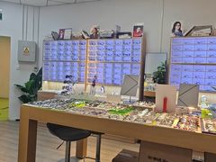 -天空之镜眼镜店蔡司依视路配镜授权零售店(望京颐堤港店)