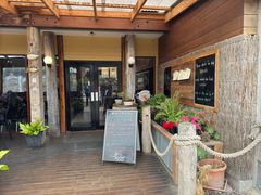 -12 Rocks Beach Bar Cafe