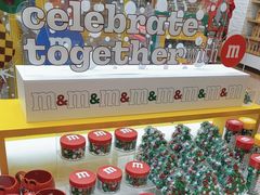 -m豆巧克力世界(上海世茂广场店)