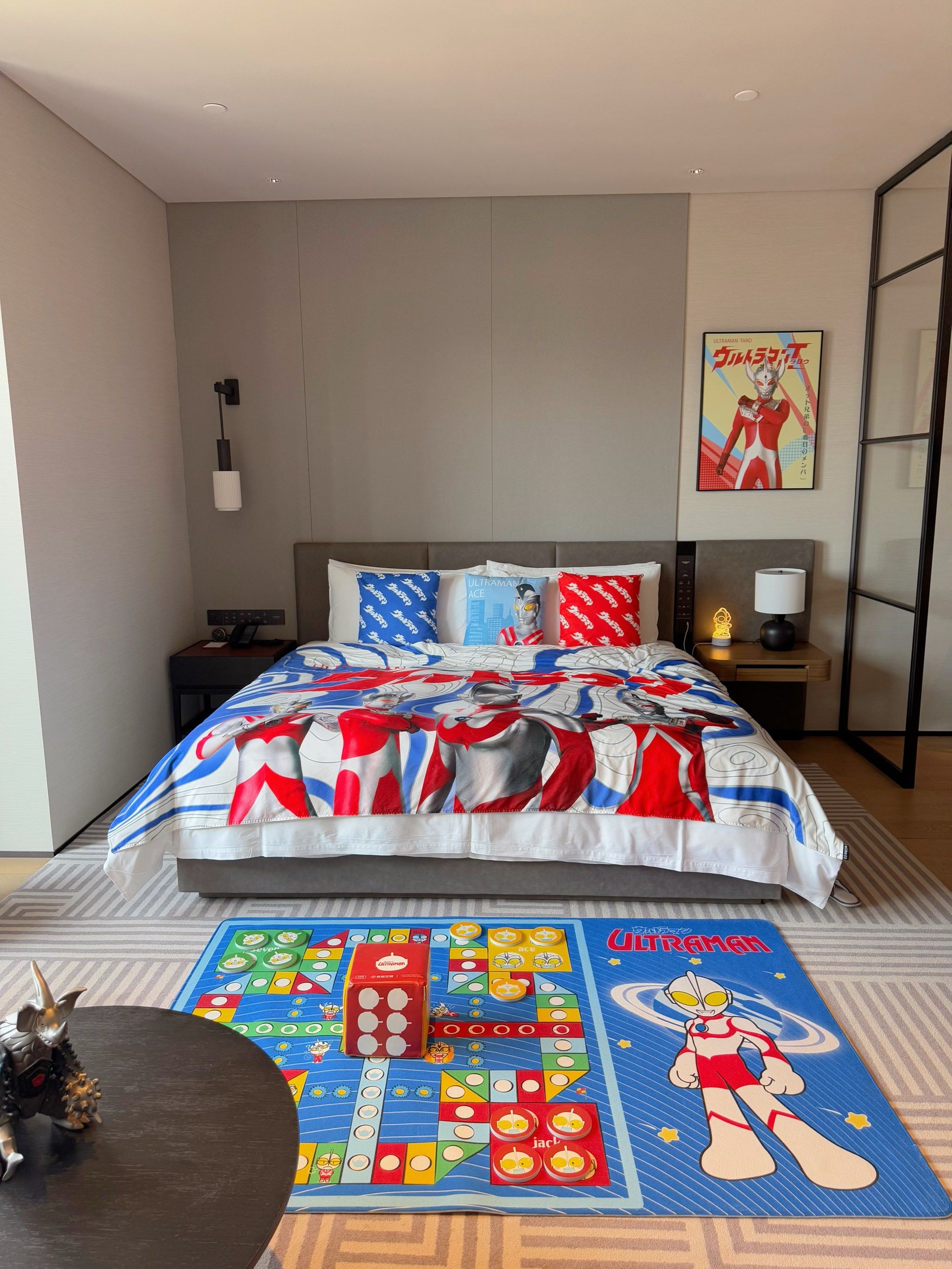 带娃打卡广州亲子酒店 奥特曼房间