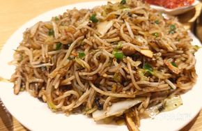 Stir-Fried Rice Noodles with Shredded Meat