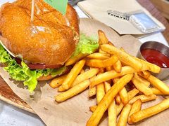 富有的安格斯牛油果汉堡-FIKA WAKA(西岸凤巢店)