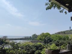 -亮河湾山庄