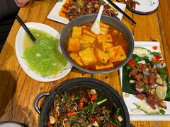 -老滇山寨•云南特色菜•地方菜•民族风情歌舞表演(金碧店)