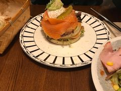 三文鱼水波蛋松饼-AFS Cafe & Canteen(闽江二路店)