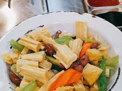 扮腐竹-马路牙子烧烤音乐酒馆(望京店)