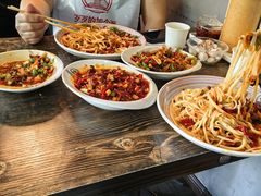 -歹歹的加个面过油肉拌面