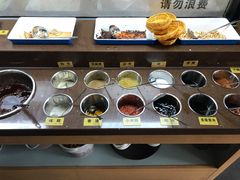自助调料区-峰瑞藏地美食·石锅鸡·牦牛肉(大昭寺品牌店)