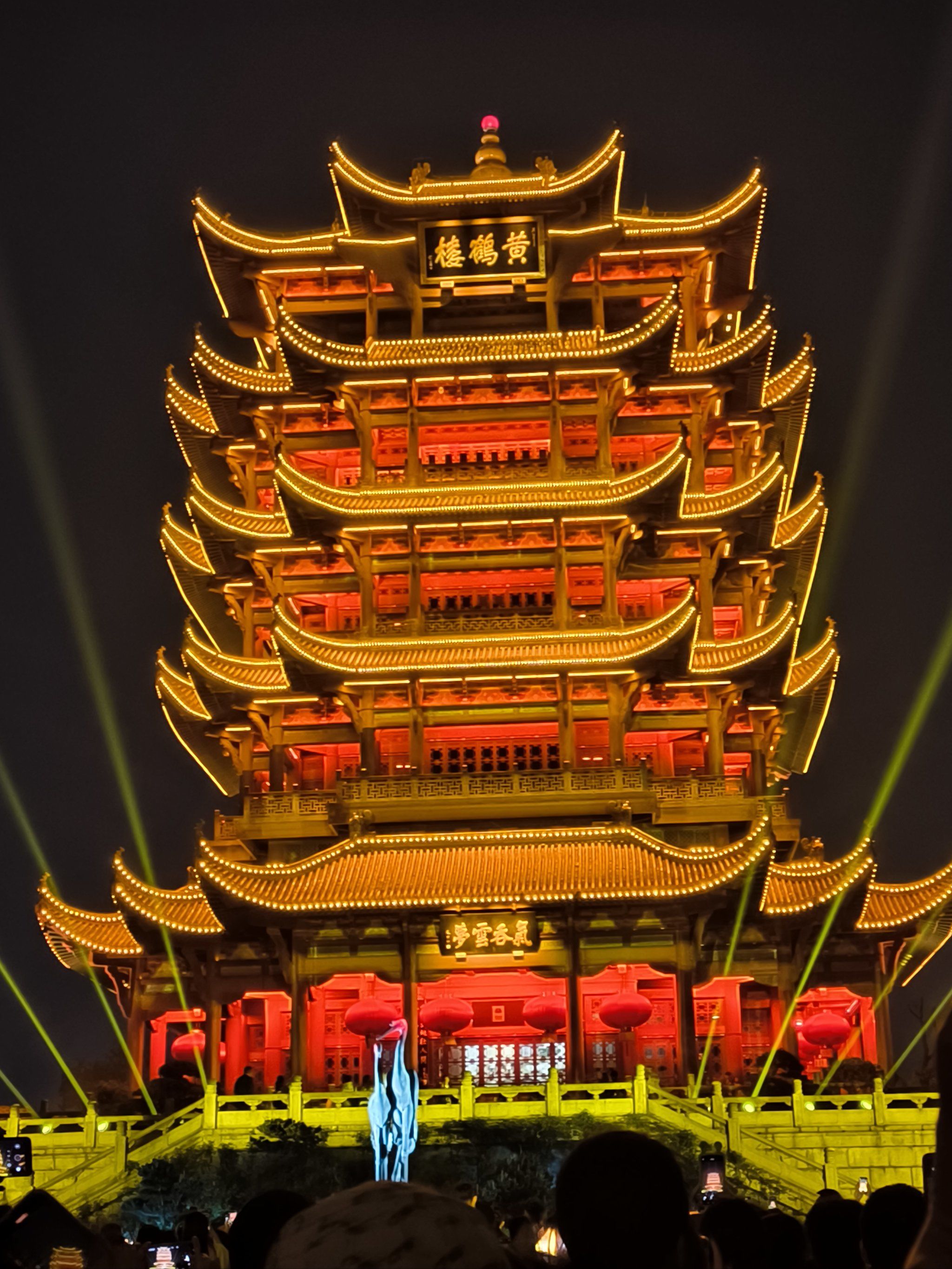 夜上黄鹤楼的表演超级精彩,非常推荐夜晚去哦