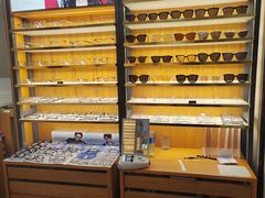 -优医视平价眼镜蔡司依视路折扣工厂店(十里堡店)