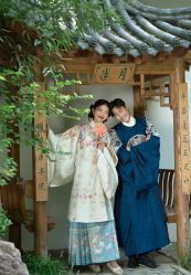 -喜爱高定婚纱摄影