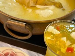 -鲜入围煮花胶鸡海鲜火锅