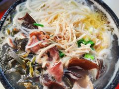 -刚砂锅鸡丝米线