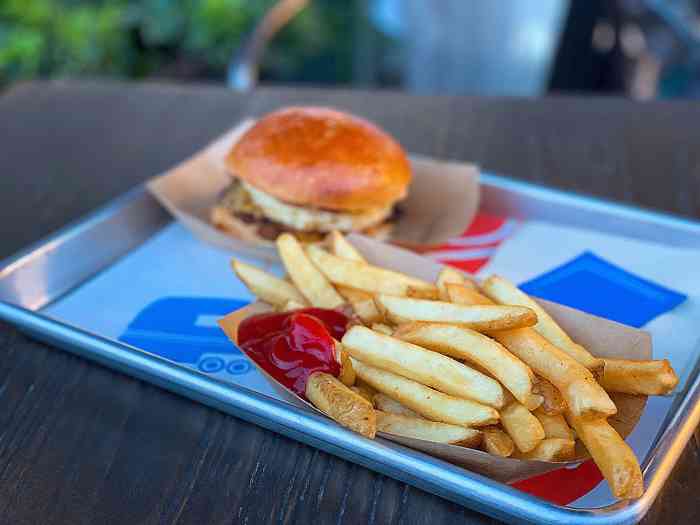 long lopez l2(汉街万达店)-"超级好吃的网红汉堡店打卡![调皮][调皮.