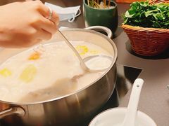 澳门鸡脚猪骨煲-官也街澳门火锅(新源里店)