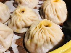 蟹粉小笼包-老头儿油爆虾·知味杭州(爱琴海购物中心)