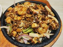 铁板海味三鲜-小船渔村•大连菜•大连焖鱼(黄河路店)