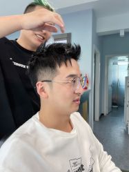 -15C7 男士理发馆 烫染专业店