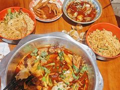 -爆炸头阿姨小四川正宗川味小吃(无任何分店)
