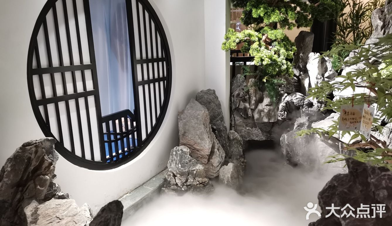 带上看剧入魔的闺蜜一起沉浸式追剧吃饭吧∼仿佛身临其境[调皮]