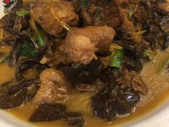 柴鸡炖野生黄蘑-小土豆北方菜馆(方庄店)