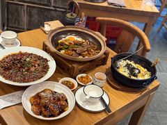 -帅巴人舅母子腊蹄民俗村