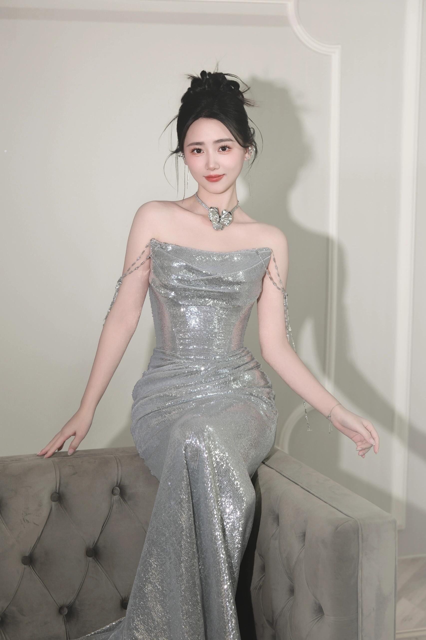 银色礼服也太好穿了 嘎嘎出片