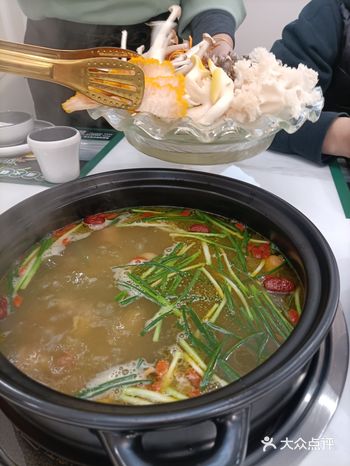 叫绣球菌，好好吃。汤煮蔬菜真的太好吃了