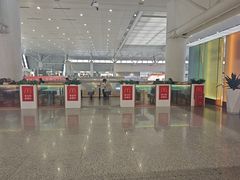 -麦当劳(上海虹桥站30B检票口楼上)