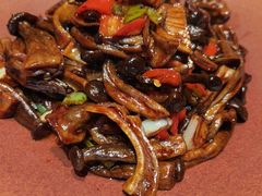 鹿茸菌爆猪肚-柴火大院烤鸭民间菜